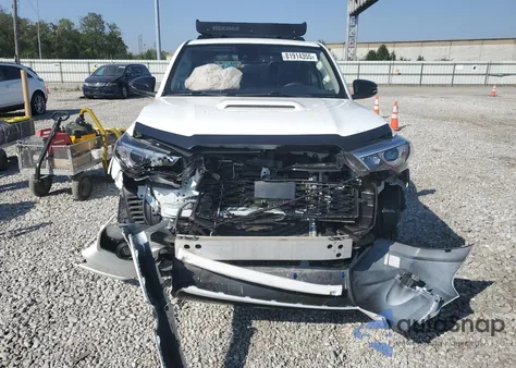 2021 Toyota 4Runner Venture z USA, uszkodzony, nr VIN JTEHU5JR5M5861356